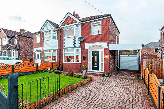 3 Bedroom Semi-Detached House For Sale In Lostock Grove, Stretford, Manchester, M32