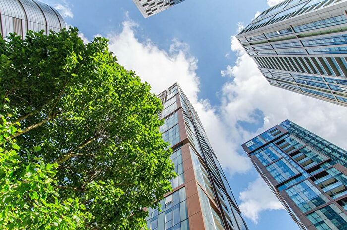 2 Bedroom Flat To Rent In Harbour Way, Canary Wharf, London, E14