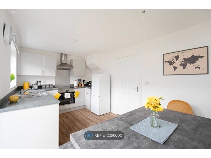 3 Bedroom Semi-Detached House To Rent In Rose Close, Bristol, BS11