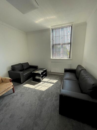 2 Bedroom Flat To Rent In Long Street, Manchester, M24