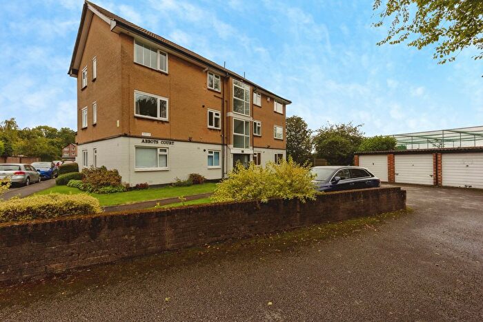 2 Bedroom Flat For Sale In Sale, Greater Manchester, M33