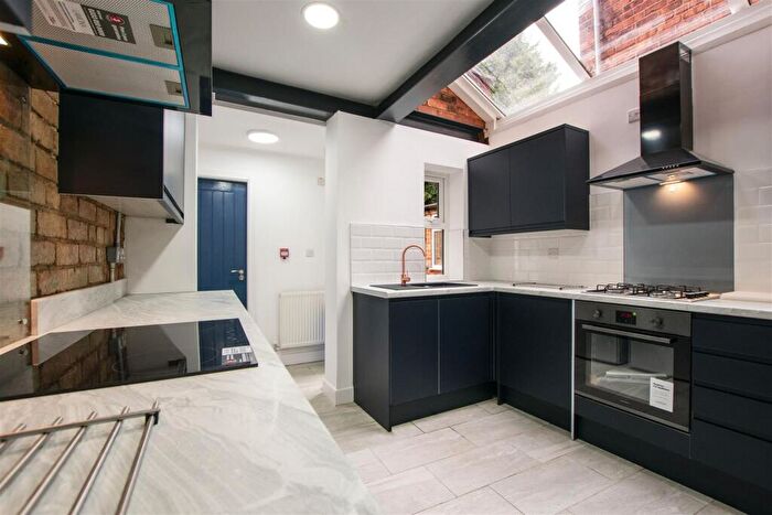 6 Bedroom House To Rent In Dale Road, Birmingham, B29