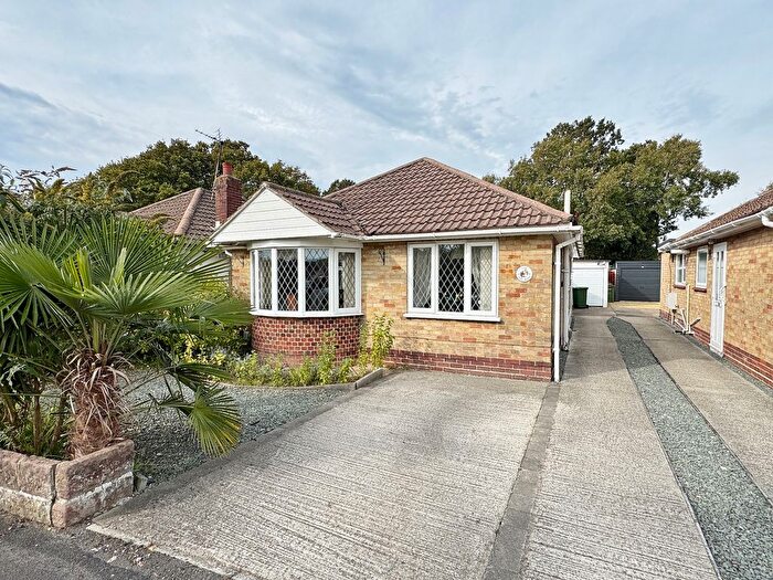 3 Bedroom Detached Bungalow For Sale In Oak Road, Fareham, PO15