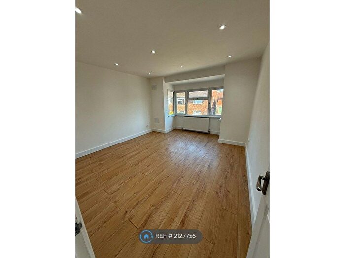 2 Bedroom Flat To Rent In Chestnut Close, Greater London, UB7