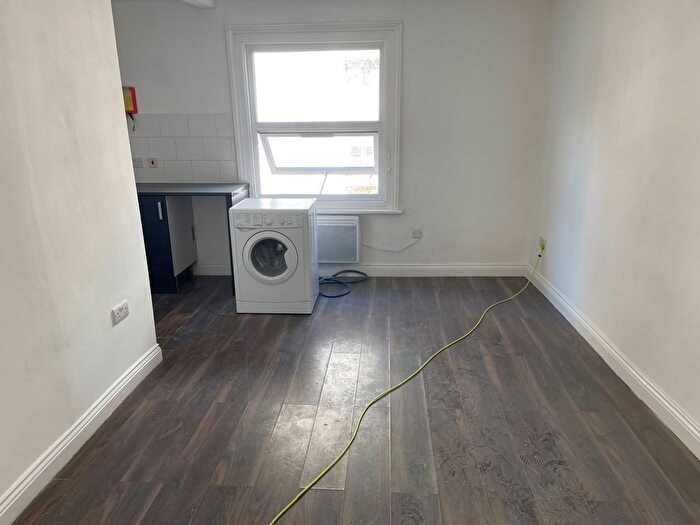 Studio To Rent In Emanuel Avenue, Acton, W3