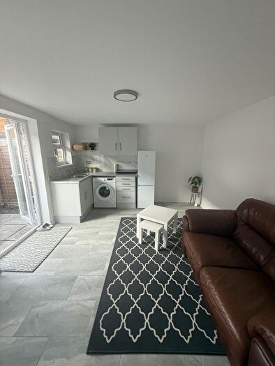 1 Bedroom Flat To Rent In -Bed/Studio For Rent Elsinge Road .Enfield, EN1