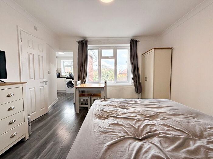 1 Bedroom Studio To Rent In Kingsley Road, Hounslow, TW3