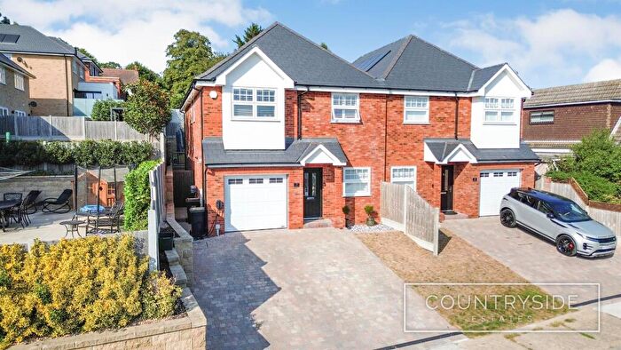 4 Bedroom Semi Detached House For Sale In Southwell Road, Benfleet, SS7