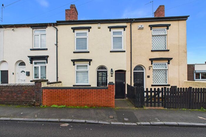 4 Bedroom Terraced House For Sale In Stewkins, Stourbridge, DY8