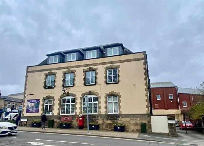 2 Bedroom Maisonette For Sale In Station Road, Mirfield, WF14