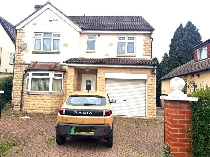 6 Bedroom Detached House To Rent In Copgrove Road, Leeds, LS8