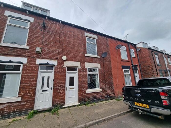 3 Bedroom House To Rent In Milgate Street, Royston, S71