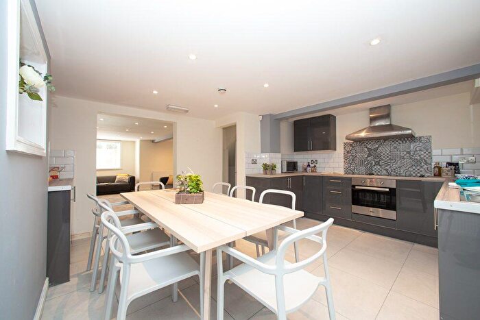 7 Bedroom Terraced House To Rent In Headingley Mount, Headingley, Leeds, LS6