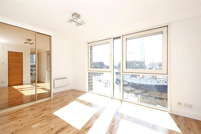 3 Bedroom Apartment To Rent In Boardwalk Place, London, E14