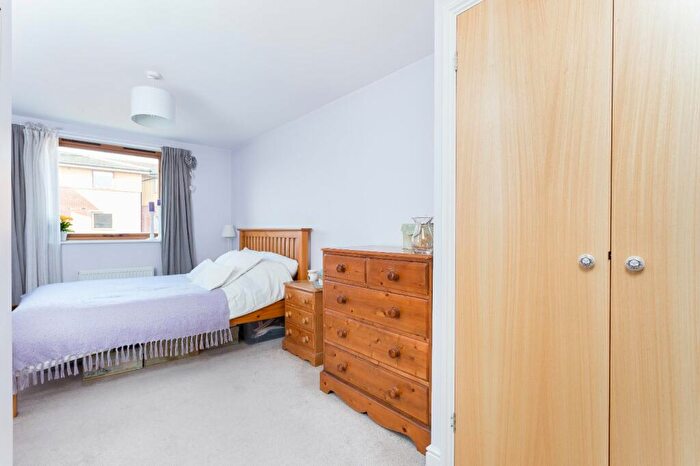 2 Bedroom Apartment For Sale In Simpson Close, Croydon, CR0