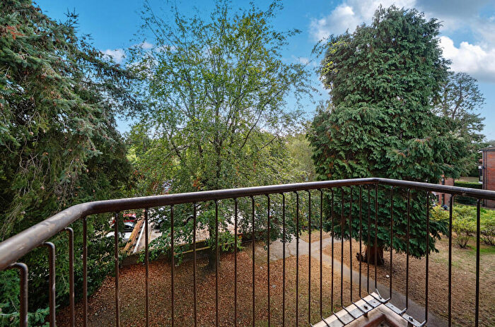 2 Bedroom Flat For Sale In Hillcrest, Upper Weybourne Lane, Farnham, Surrey, GU9