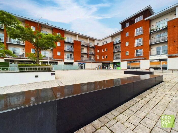 2 Bedroom Flat To Rent In Whale Avenue, Reading, Berkshire, RG2