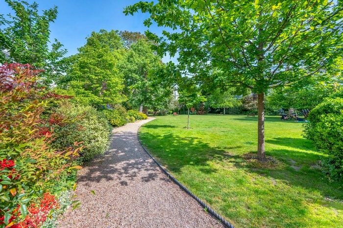 1 Bedroom Flat To Rent In Norland Square, Holland Park, London, W11