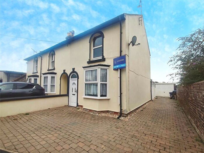 2 Bedroom End Of Terrace House For Sale In Beaconsfield Road, Wick, Littlehampton, BN17