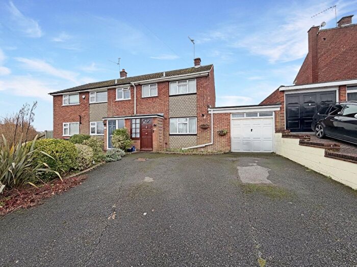 3 Bedroom Semi-Detached House For Sale In Langdale Road, Dunstable, LU6