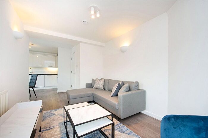2 Bedroom Flat To Rent In Kew Bridge Court, Strand On The Green, W4