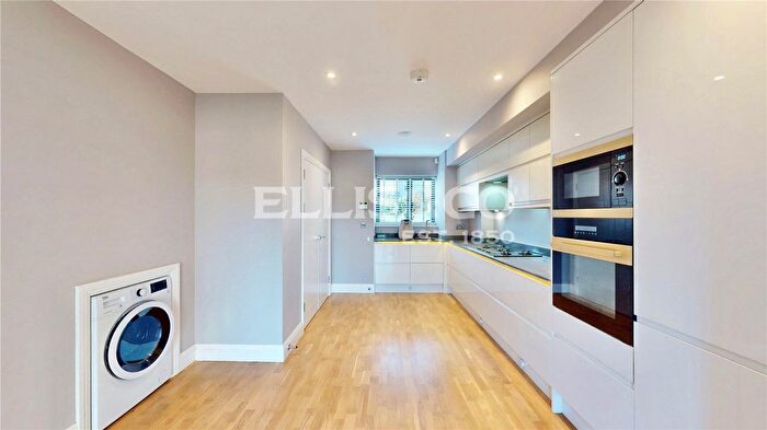 4 Bedroom Terraced House To Rent In Bideford Avenue, Perivale, Greenford, UB6