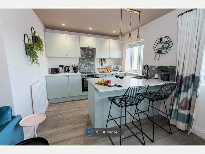 1 Bedroom Flat To Rent In Holdenhurst Road, Bournemouth, BH8