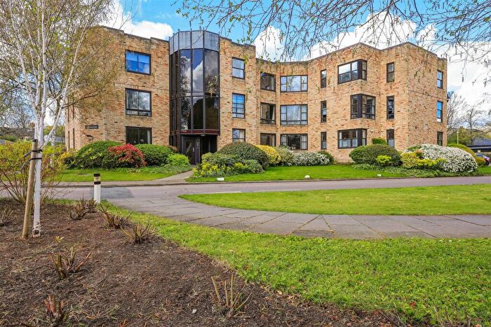 2 Bedroom Apartment For Sale In Manhattan Drive, Cambridge, CB4