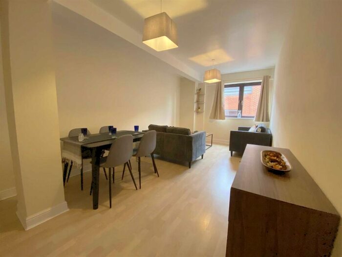 2 Bedroom Apartment To Rent In Tuscany House, Dickinson Street, M1