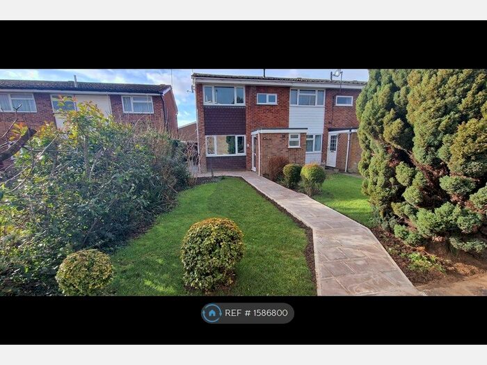 3 Bedroom End Of Terrace House To Rent In Rushleydale, Chelmsford, CM1