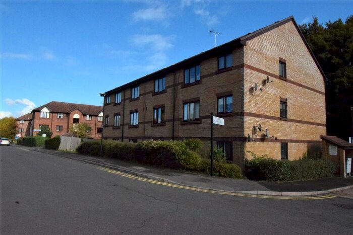1 Bedroom Apartment To Rent In Littlebrook Avenue, Nr Burnham, Slough, SL2