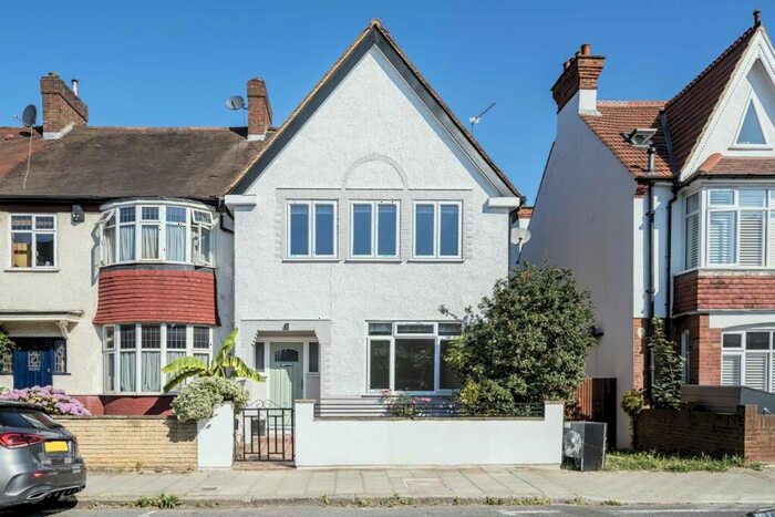 3 Bedroom Semi-Detached House To Rent In Broxholm Road, Streatham, SE27