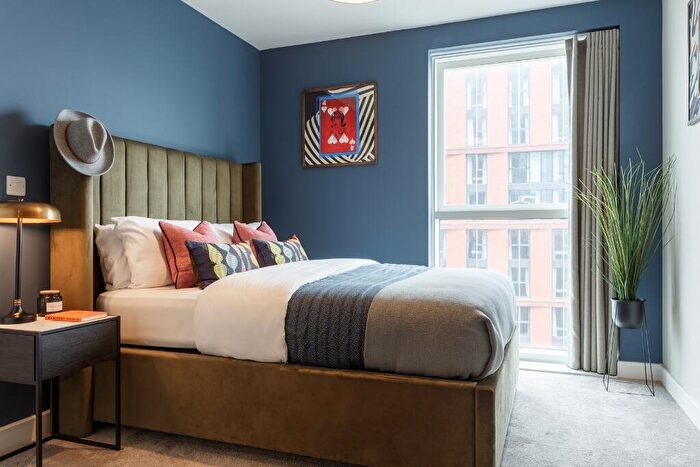 2 Bedroom Apartment To Rent In Rochdale Road, Manchester, Greater Manchester, M4