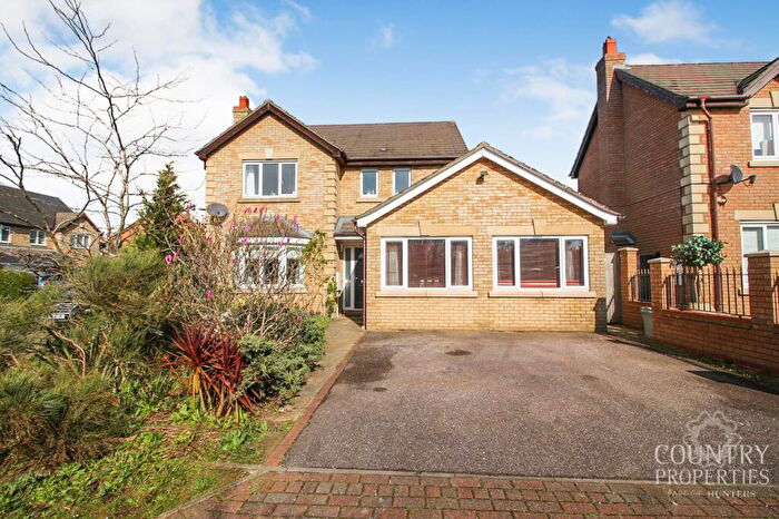 4 Bedroom Detached House To Rent In Embla Close, Bedford, MK41