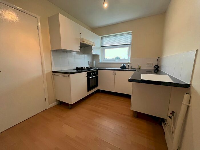 2 Bedroom Flat To Rent In Newbridge Court, Newbridge Hill, Louth, LN11