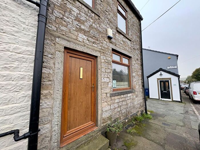 3 Bedroom End Terrace House For Sale In Manchester Road, Dunnockshaw, Burnley, BB11