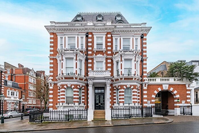 3 Bedroom Flat To Rent In Observatory Gardens, London, W8