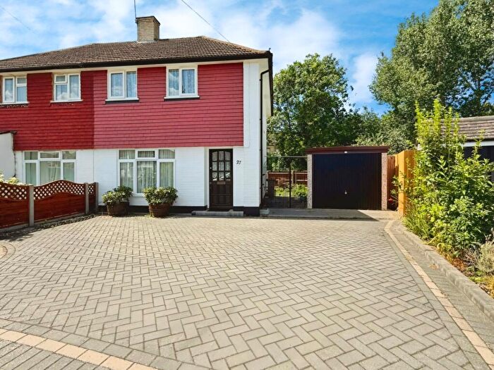 2 Bedroom House To Rent In Kingswood Drive, Carshalton, SM5