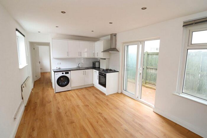 3 Bedroom Flat To Rent In Maude Terrace, St. James Street, E17