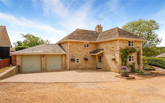 4 Bedroom Detached House For Sale In Deenethorpe, Corby, Northamptonshire, NN17