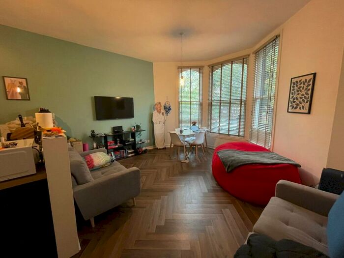 4 Bedroom Flat To Rent In Hyde Terrace, LS2