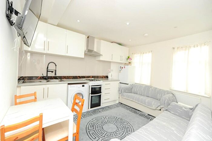 2 Bedroom Flat To Rent In Victoria Road, Ruislip Manor, HA4