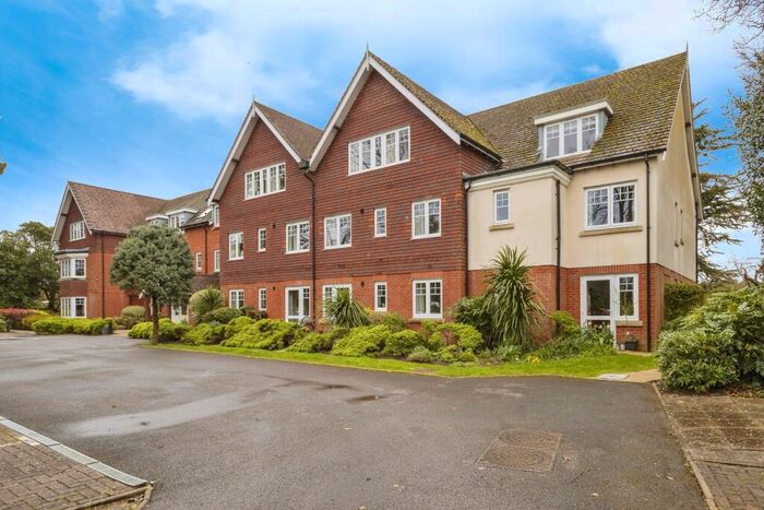 2 Bedroom Flat For Sale In New Brighton Road, Emsworth, Hampshire, PO10
