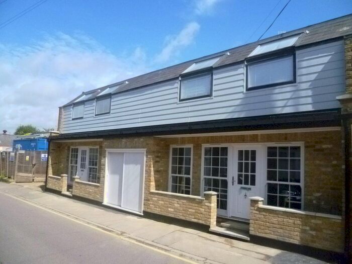 2 Bedroom Flat To Rent In William Court, Vale Road, Bushey, WD23