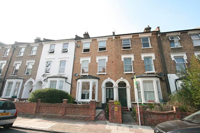 3 Bedroom Flat To Rent In Cardozo Road, Holloway, N7