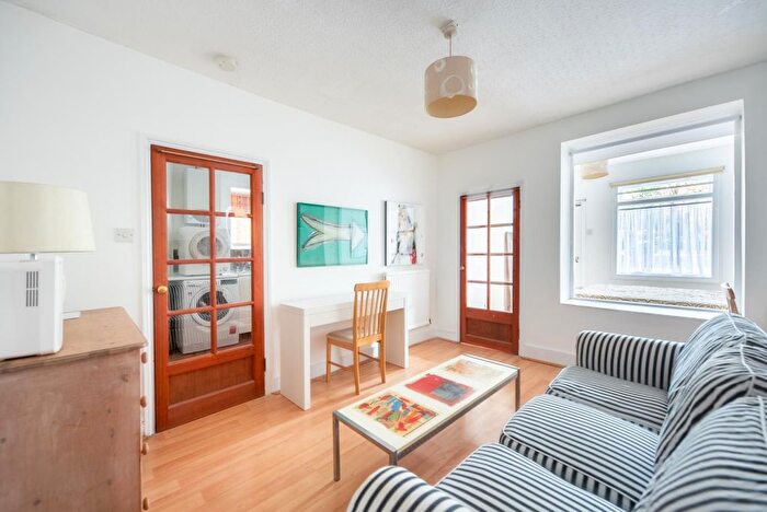 Studio To Rent In Victoria Rise, London, SW4