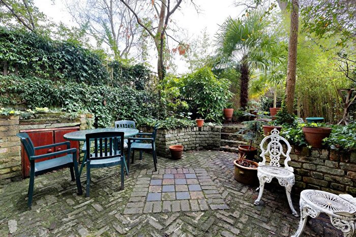 5 Bedroom Terraced House For Sale In Canonbury Square, Canonbury, N1