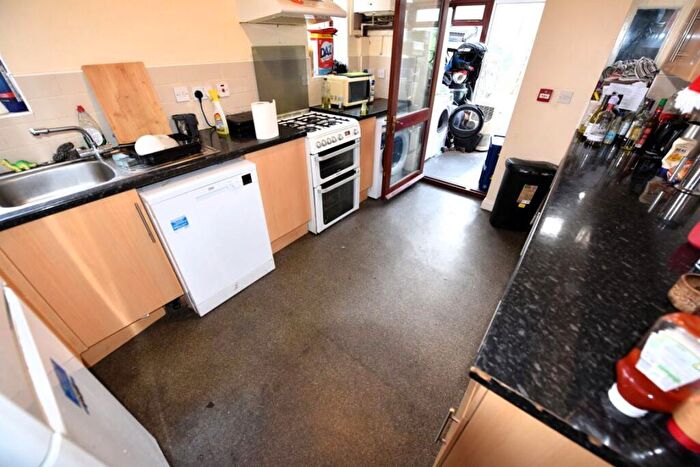 5 Bedroom House To Rent In St Anns Lane, LS4