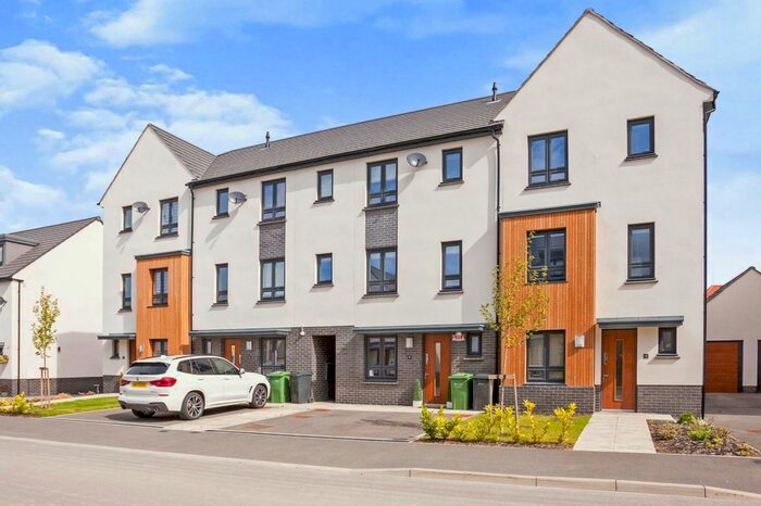 4 Bedroom Terraced House To Rent In Barrington Way, Leeds, West Yorkshire, LS15