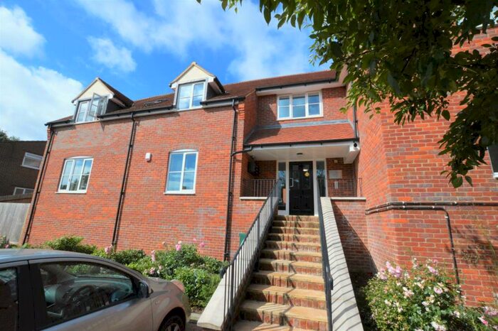 2 Bedroom Flat To Rent In Humbers Hoe, Markyate, Markyate, AL3